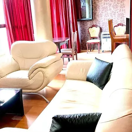 Next To Center アパート *