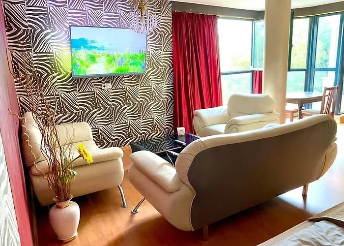 Next To Center ソフィア