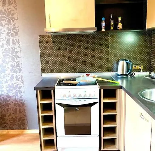 Next To Center アパート