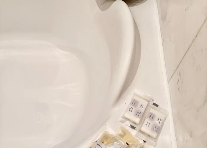 Next To Center アパート