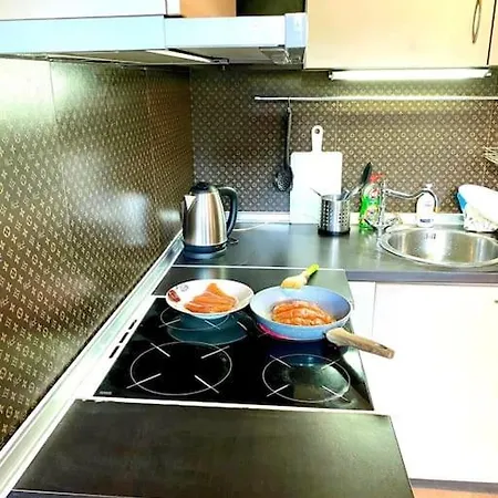 Next To Center דירה