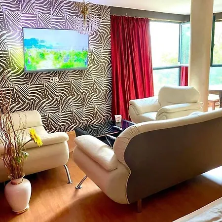 Next To Center Szófia