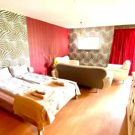 Next To Center Szófia