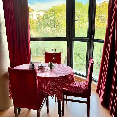 Apartman Next To Center Szófia