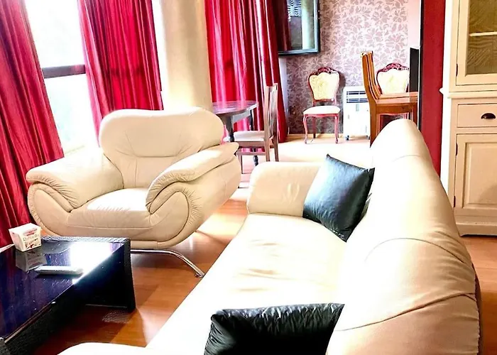 Next To Center Daire *