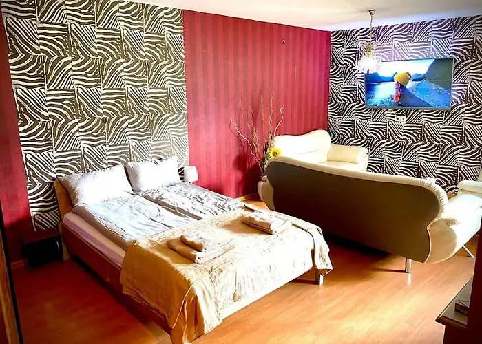 Next To Center Daire *