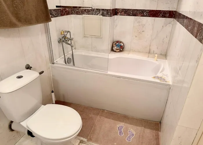 Next To Center Daire